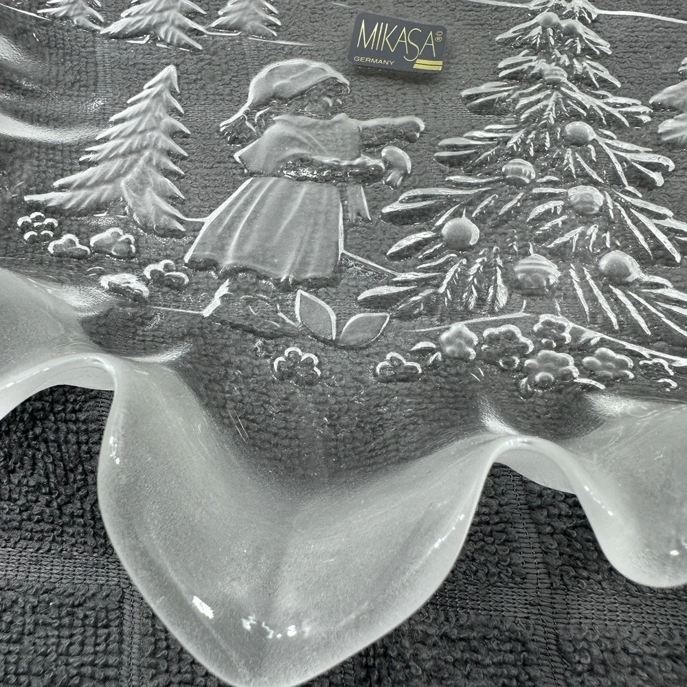 Mikasa Christmas Story Frosted Glass Bon Bon Plate 9.75
